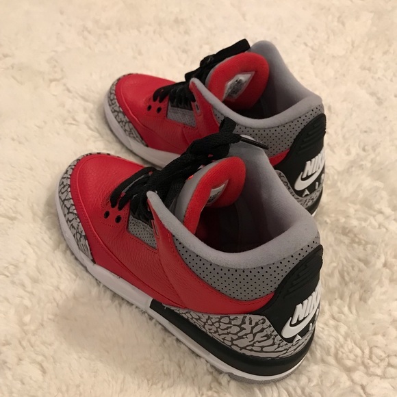 Jordan 3 Retro SE Fire Red  4.5Y size
